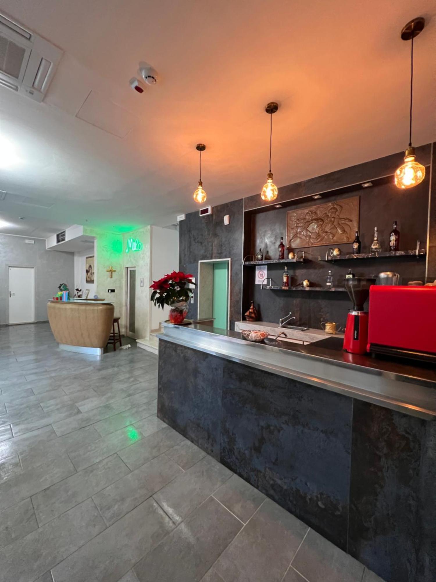 Hotel Miro Римини Экстерьер фото