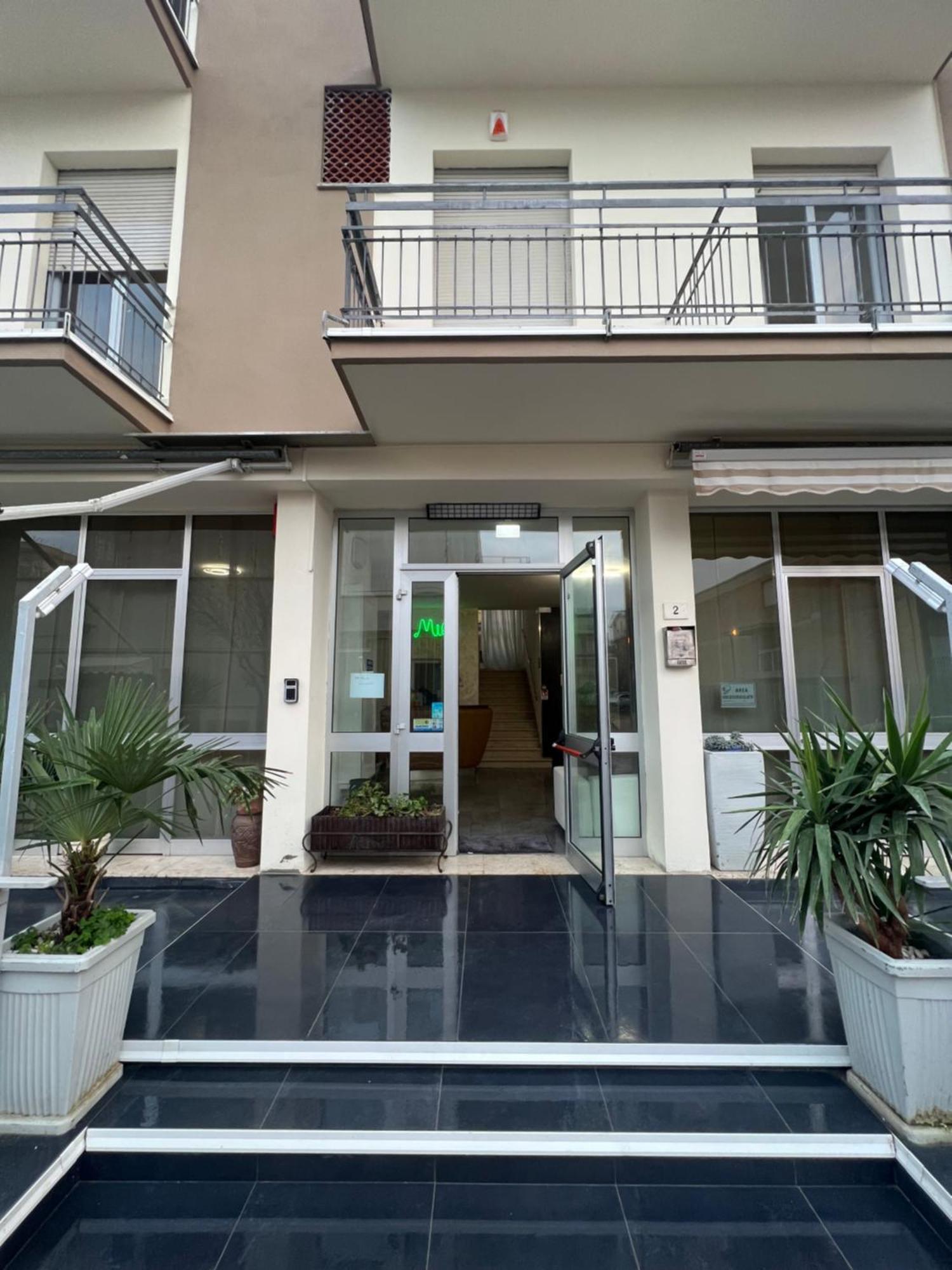 Hotel Miro Римини Экстерьер фото